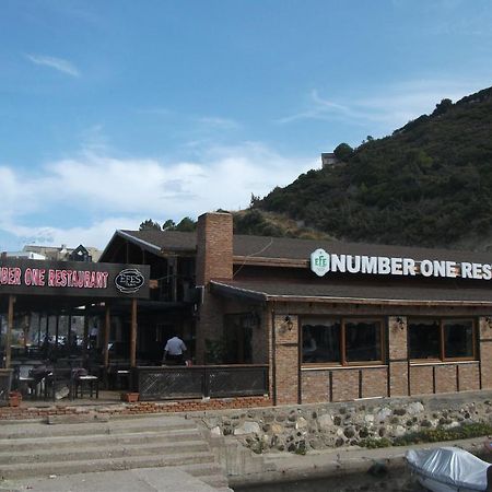 Number One Apart Hotel Karaburun  Luaran gambar