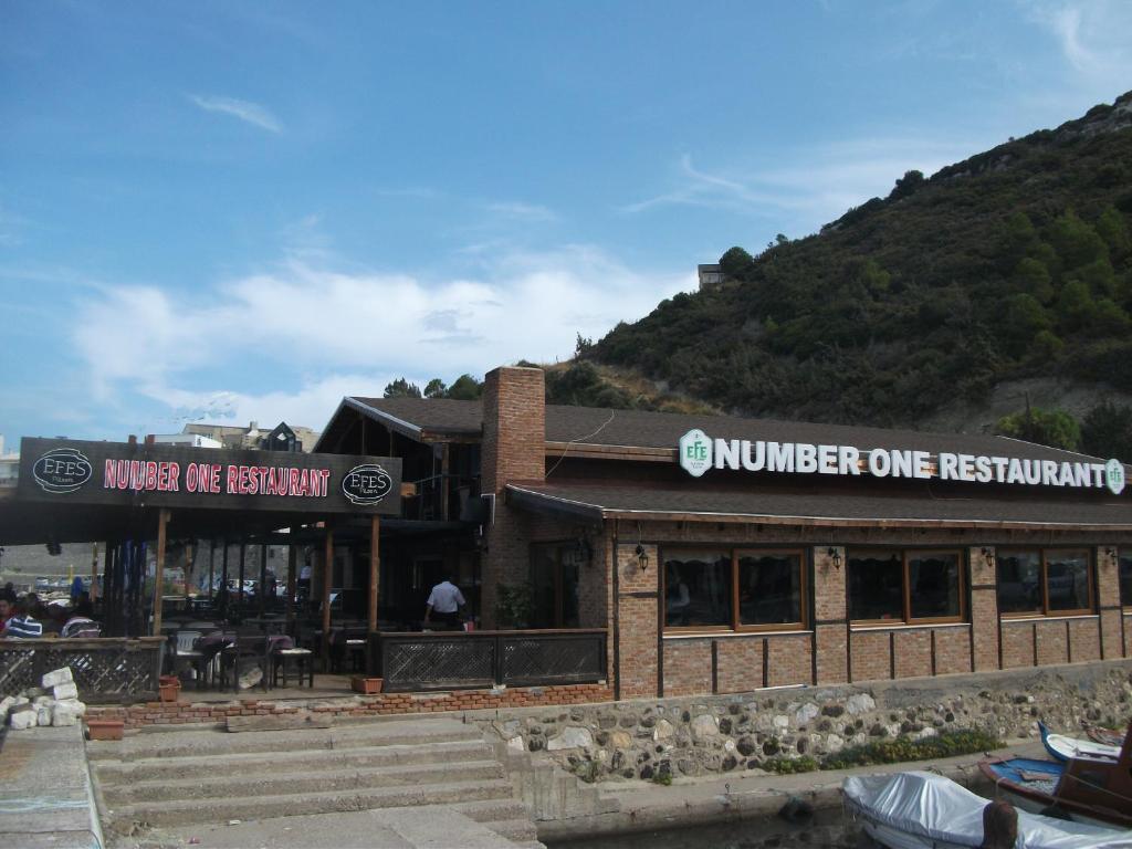 Number One Apart Hotel Karaburun  Luaran gambar
