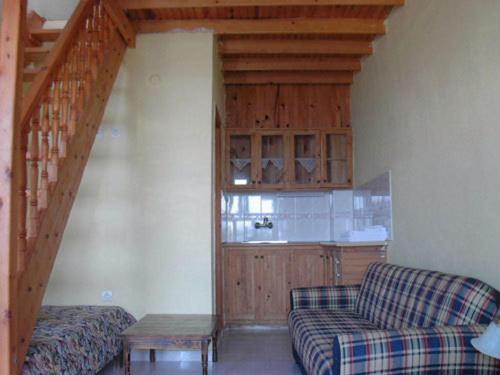 Number One Apart Hotel Karaburun  Bilik gambar