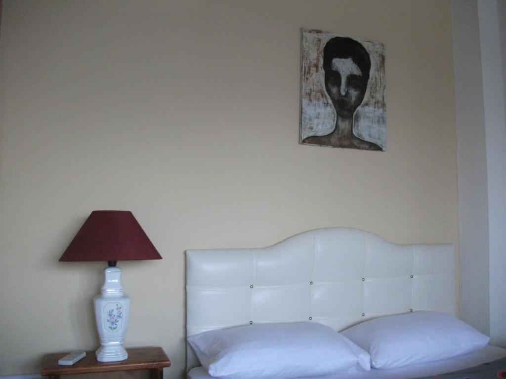 Number One Apart Hotel Karaburun  Bilik gambar