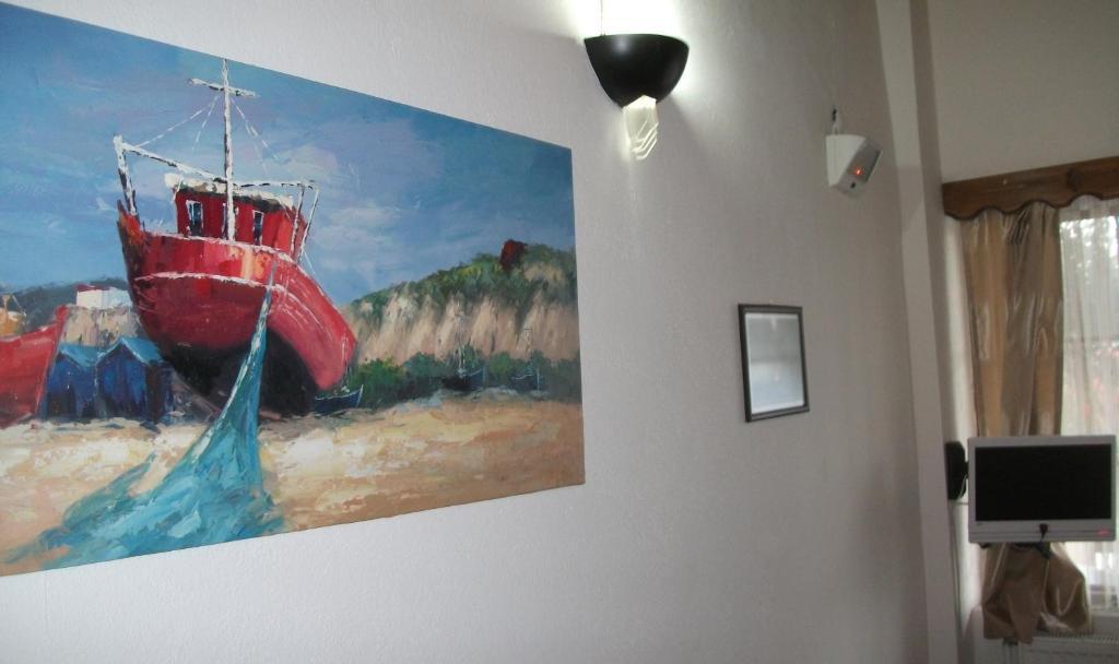 Number One Apart Hotel Karaburun  Bilik gambar