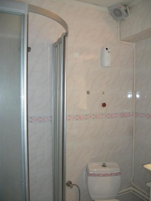 Number One Apart Hotel Karaburun  Bilik gambar