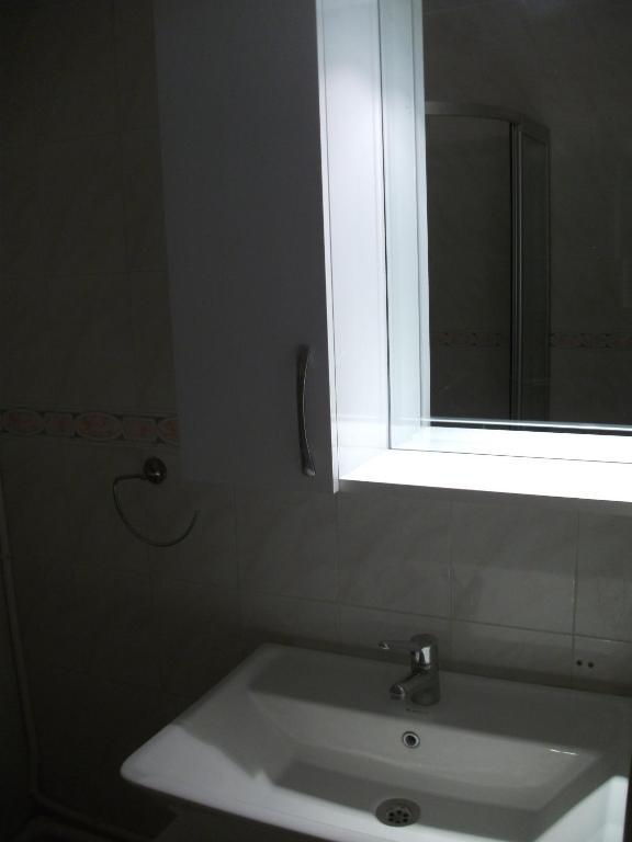 Number One Apart Hotel Karaburun  Bilik gambar